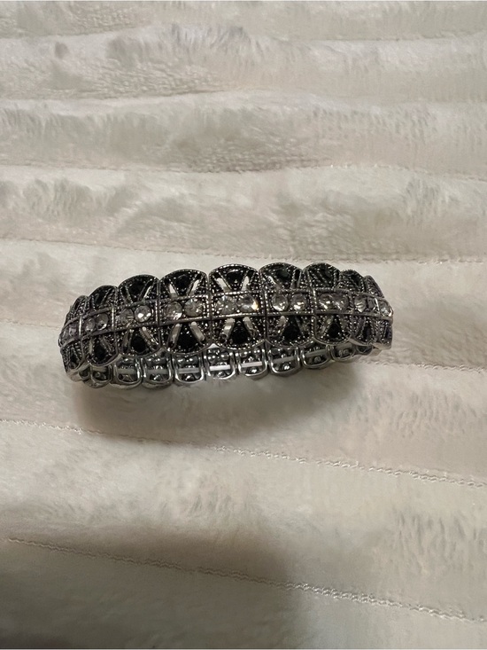 Jewelry - Vintage Look Black and Silver Crystal Stretch Bracelet